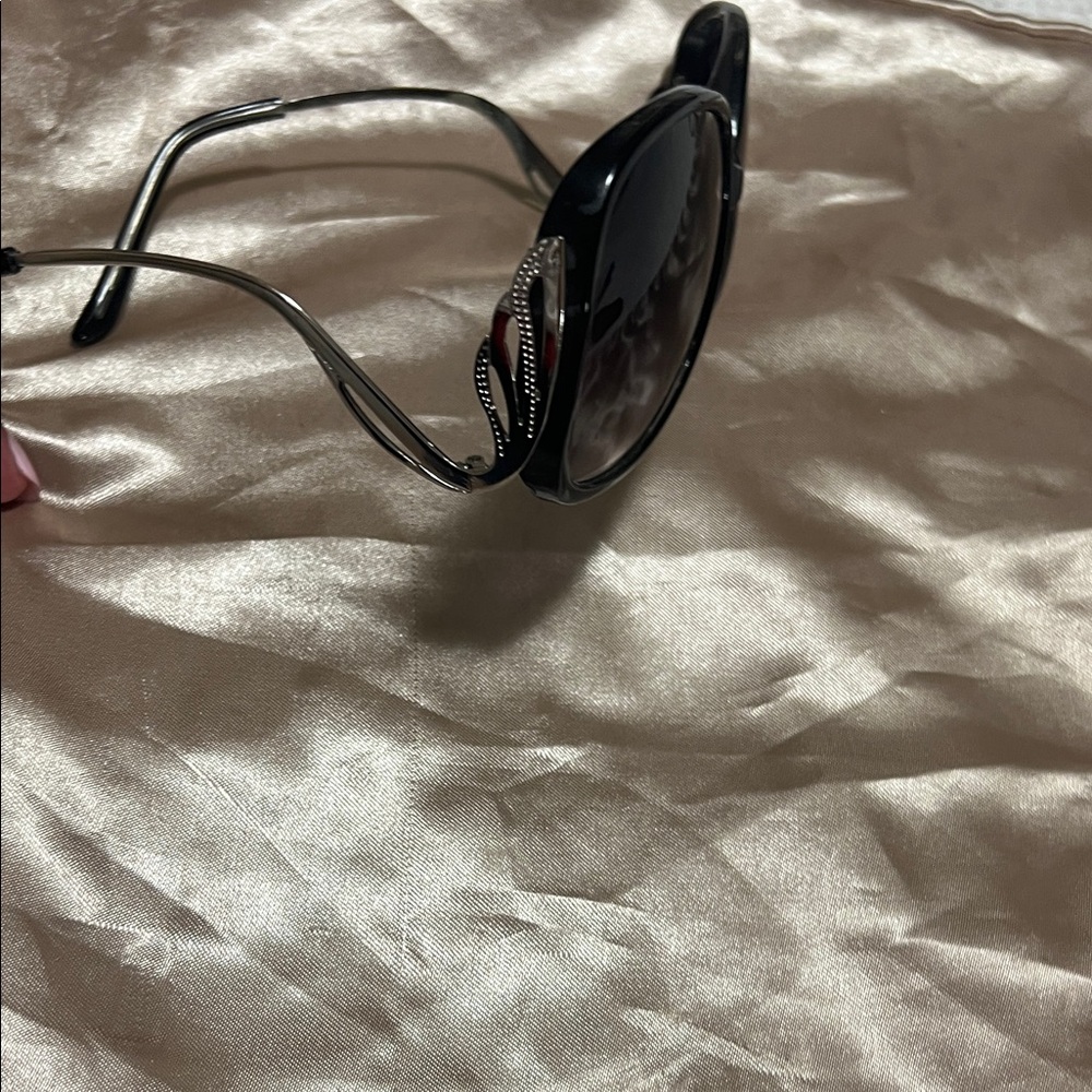 Elegant Black Sunglasses